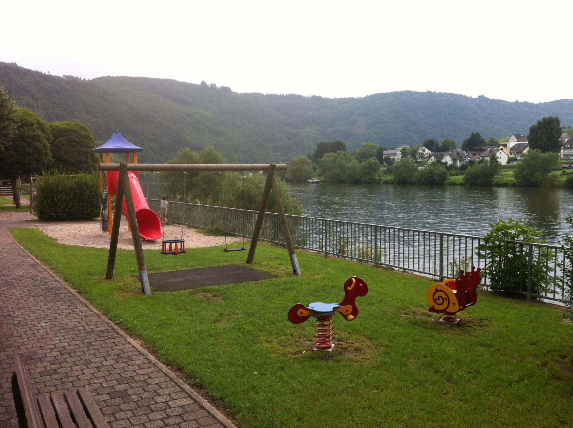 Haus Marlene Apartment Zell an der Mosel Exterior photo